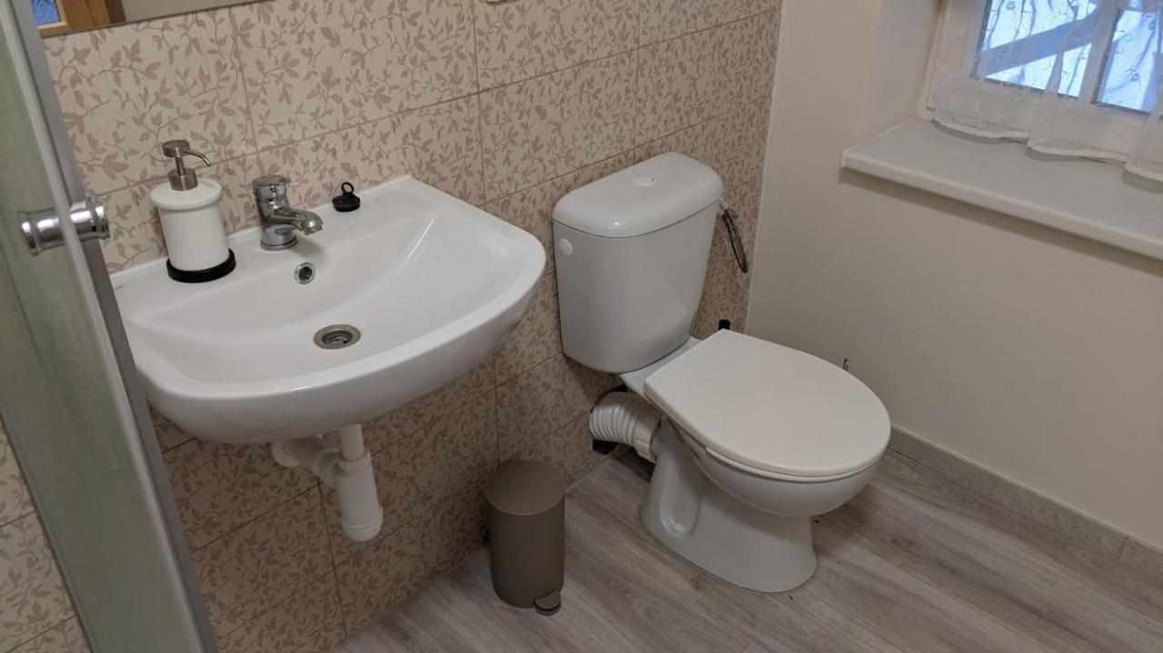 Chalupa U Rybnika Strehom Dolní Bousov エクステリア 写真