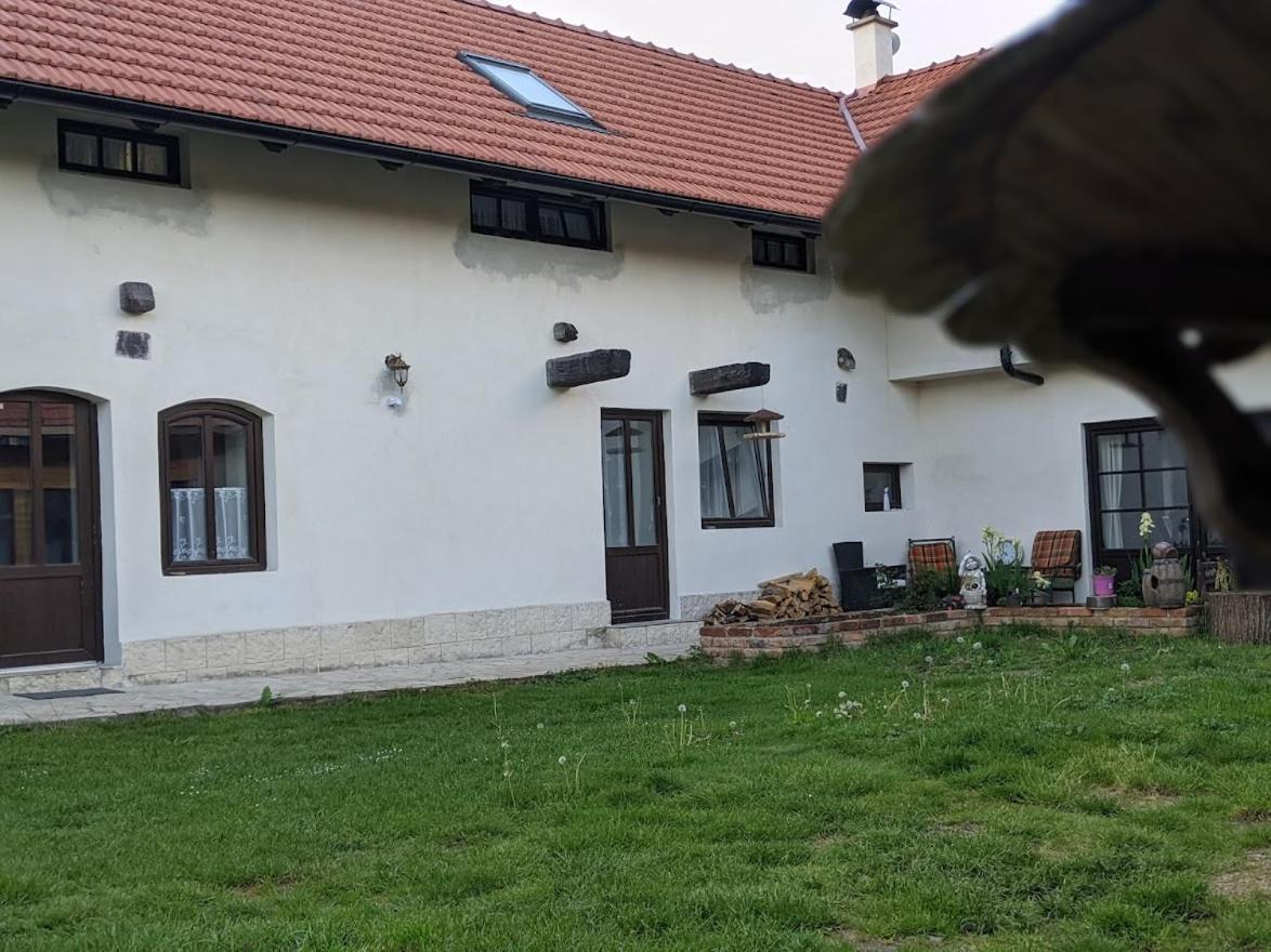 Chalupa U Rybnika Strehom Dolní Bousov エクステリア 写真